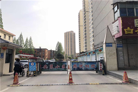 农村信用社家属院3室2厅1卫75万150m2简单装修出售